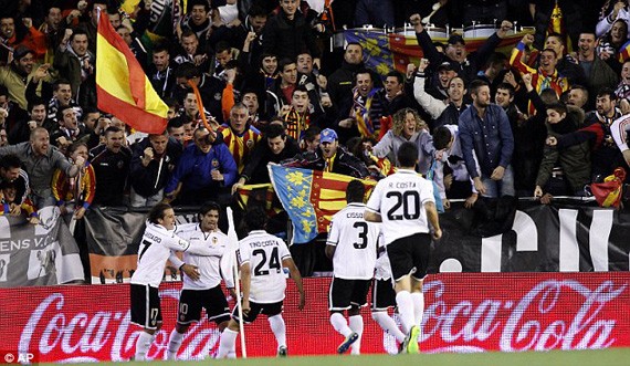 Valancia khiến Barca chết hụt, Atletico nối dài mạch thắng ảnh 1