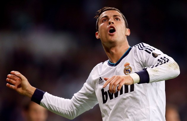 Cris Ronaldo chấm dứt sự thống trị của Leo Messi ảnh 1