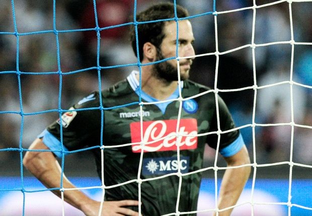 Napoli bị đội bét bảng cầm hòa ảnh 1