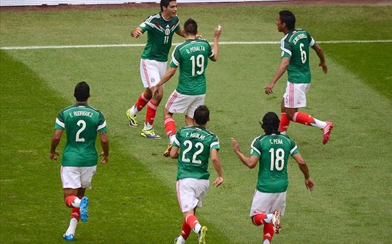 Mexico, Uruguay cầm chắc tấm vé đến Brazil ảnh 1