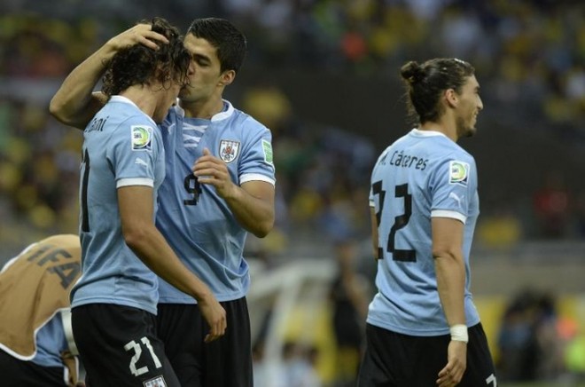 Mexico, Uruguay cầm chắc tấm vé đến Brazil ảnh 2