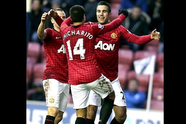 Chicharito xếp trên cả Persie và Nistelrooy ảnh 1