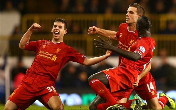 Suarez "đánh sập" sân White Hart Lane ảnh 1