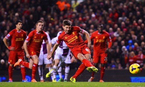 Suarez giúp Liverpool "thoát chết" tại Anfield ảnh 1