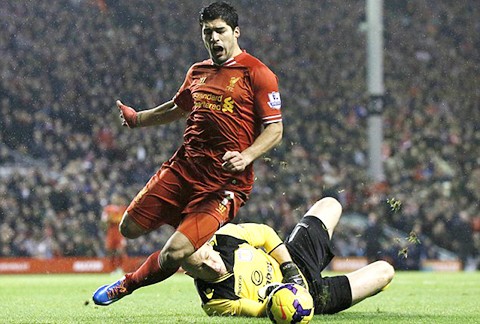 Suarez giúp Liverpool "thoát chết" tại Anfield ảnh 2