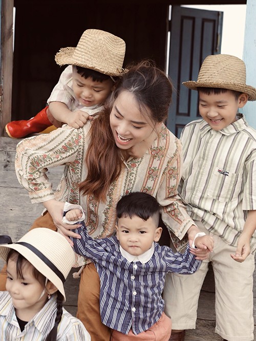 Bộ ảnh ‘Gia đình nông dân’ cực chất của Thành Đạt - Hải Băng ảnh 1