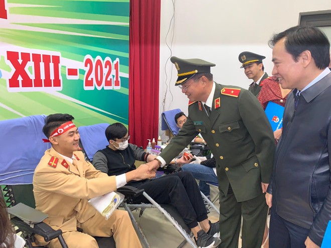 Rộn ràng ngày hội 'Thanh niên tình nguyện' và Chương trình 'Chủ nhật đỏ' của Công an Thủ đô ảnh 3