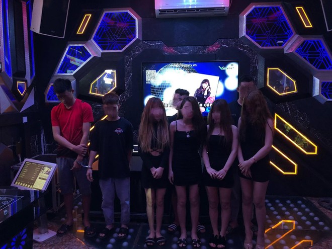 Quản Ly Quan Karaoke New Way Ban Ma Tuy Cho Khach Bay Lắc Tại Phong Hat