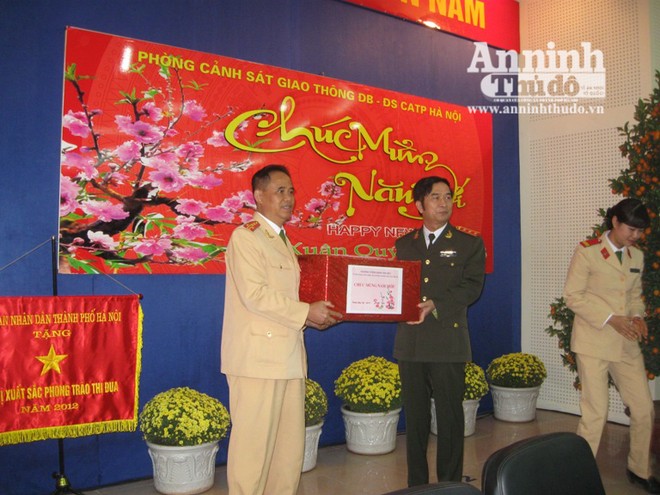 Giảm ùn tắc, tai nạn, bảo vệ tuyệt đối an toàn cho nhân dân vui Tết, đón xuân ảnh 3