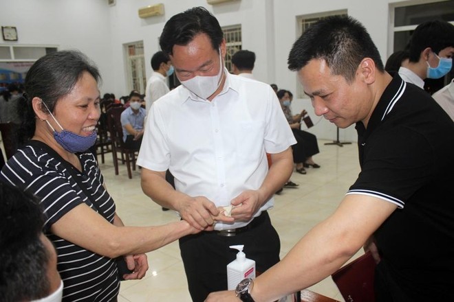 Chủ tịch UBND quận Cầu Giấy trắng đêm cùng Công an cơ sở lăn tay cấp CCCD gắn chíp ảnh 18