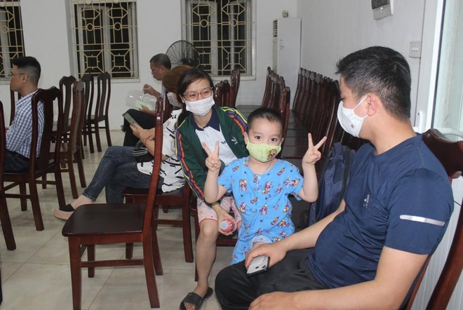 Chủ tịch UBND quận Cầu Giấy trắng đêm cùng Công an cơ sở lăn tay cấp CCCD gắn chíp ảnh 16