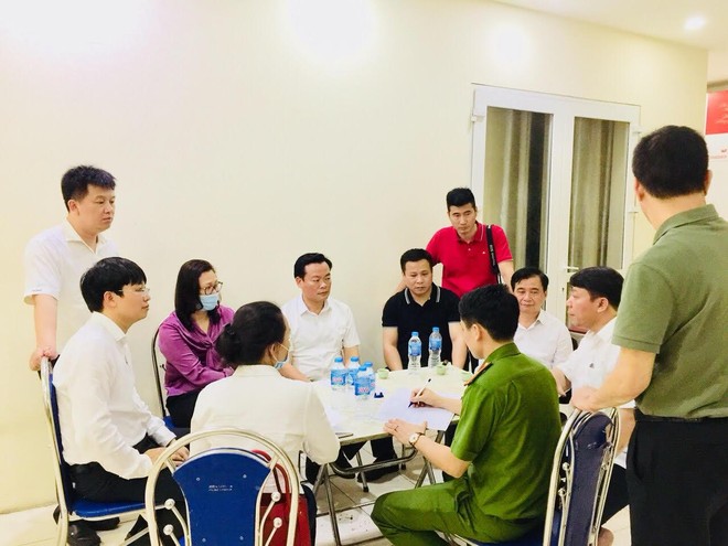 Chủ tịch UBND quận Cầu Giấy trắng đêm cùng Công an cơ sở lăn tay cấp CCCD gắn chíp ảnh 23