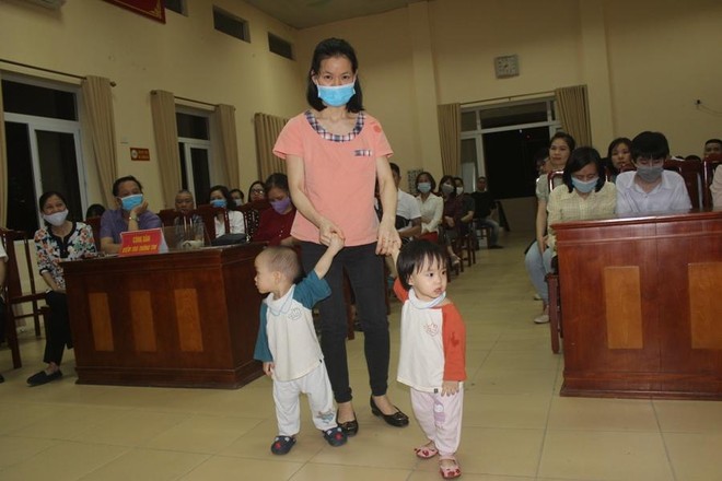 Chủ tịch UBND quận Cầu Giấy trắng đêm cùng Công an cơ sở lăn tay cấp CCCD gắn chíp ảnh 1