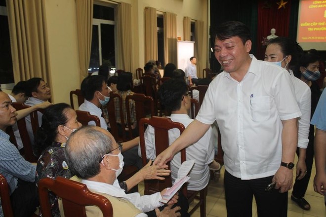 Chủ tịch UBND quận Cầu Giấy trắng đêm cùng Công an cơ sở lăn tay cấp CCCD gắn chíp ảnh 15