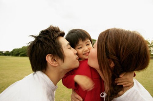 Hôn có thể lây bệnh herpes ảnh 1