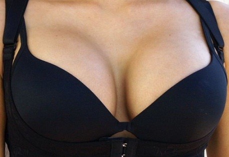Dùng ngực đè chết bạn trai trong lúc say xỉn ảnh 1