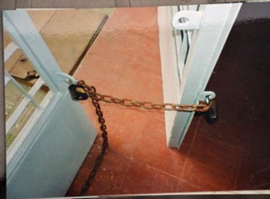 Cha mẹ giam cầm con gái suốt 4 năm ảnh 1