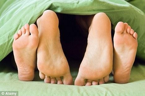 Giáo viên thể dục "lên giường" với nam sinh 15 tuổi ảnh 1