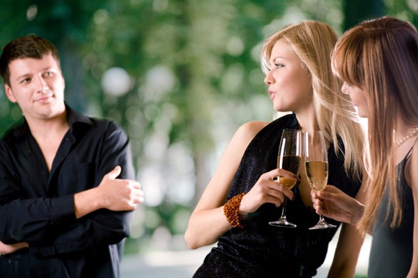7 cách cắt đuôi "vệ tinh" khéo léo ảnh 1