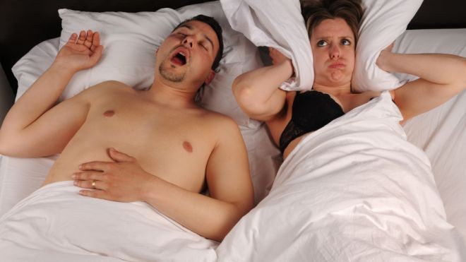 Khơi lại cảm hứng yêu với bạn đời mắc tật ngáy ngủ ảnh 1