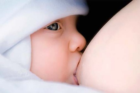 Cho con bú giúp giảm nguy cơ ung thư vú ác tính ảnh 1