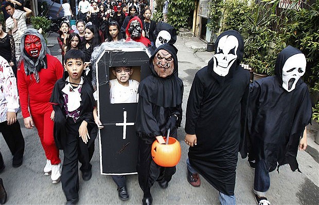 Khắp nơi trên thế giới hóa trang nhân dịp Halloween ảnh 9