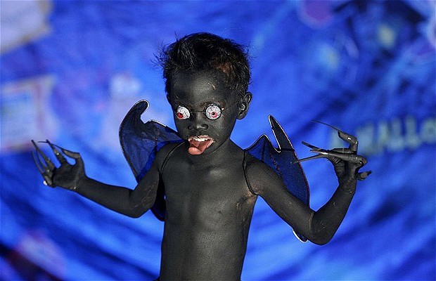 Khắp nơi trên thế giới hóa trang nhân dịp Halloween ảnh 8