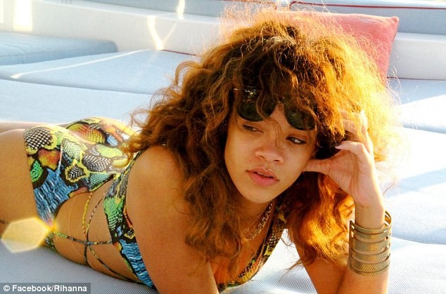 Lộ ảnh Rihanna tiệc tùng trên du thuyền ảnh 2