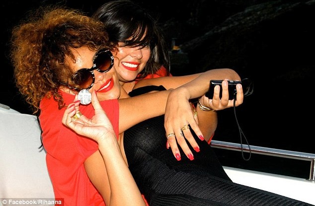 Lộ ảnh Rihanna tiệc tùng trên du thuyền ảnh 14