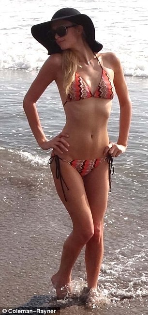 Lộ ảnh Paris Hilton đi nghỉ ở Bali ảnh 2