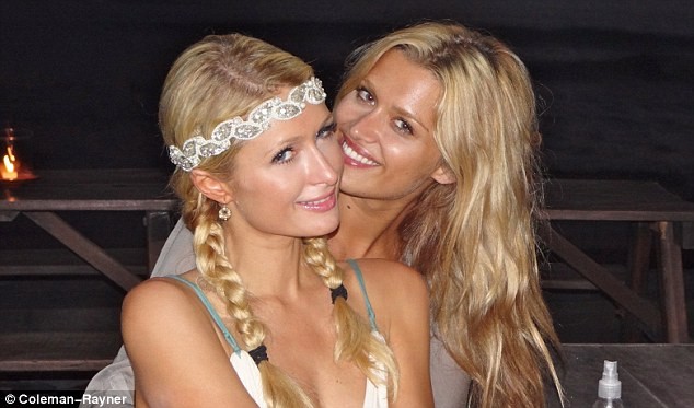 Lộ ảnh Paris Hilton đi nghỉ ở Bali ảnh 7