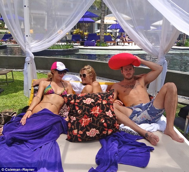 Lộ ảnh Paris Hilton đi nghỉ ở Bali ảnh 8