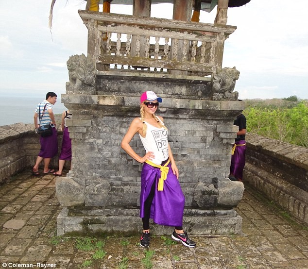 Lộ ảnh Paris Hilton đi nghỉ ở Bali ảnh 9