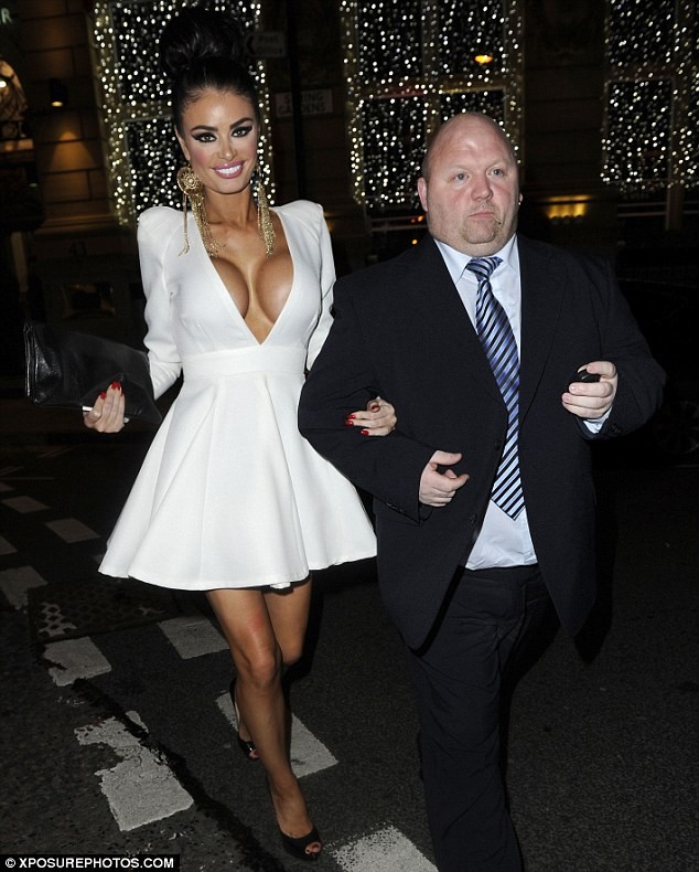 Chloe Sims không ngừng "khoe hàng" khủng ảnh 3