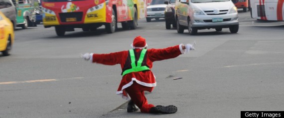 Cảnh sát giao thông biến thành ông già Noel ảnh 5