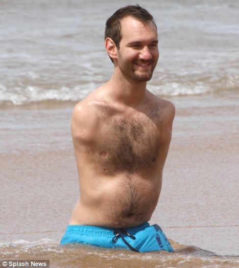 Nick Vujicic- chàng trai không tay, không chân đã lấy vợ ảnh 3