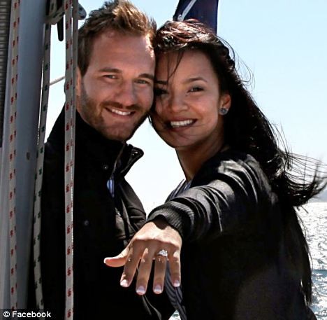 Nick Vujicic- chàng trai không tay, không chân đã lấy vợ ảnh 5