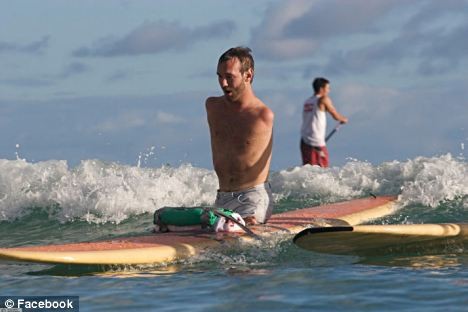 Nick Vujicic- chàng trai không tay, không chân đã lấy vợ ảnh 6