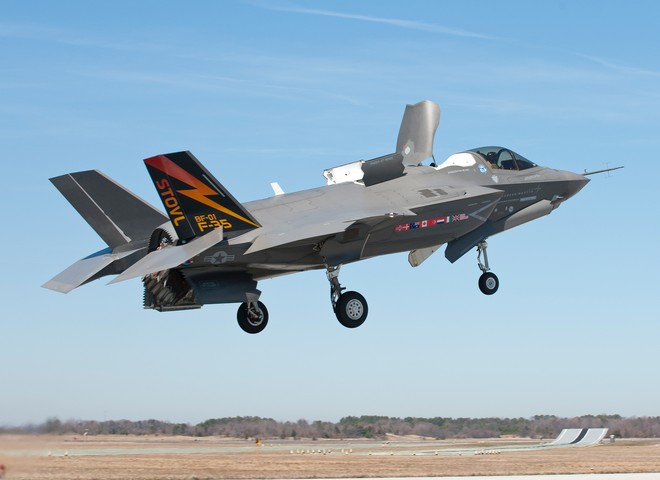 Nhật sẽ mua 50 máy bay tàng hình F-35 ảnh 1