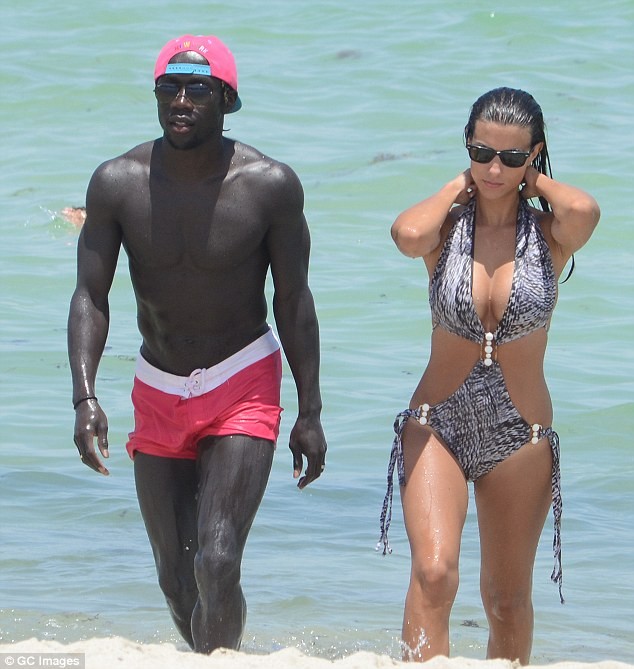 "Nóng rực" với siêu mẫu của Sagna trên biển ảnh 1