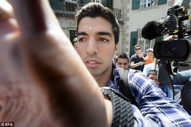 Chùm ảnh: Luis Suarez trước và sau phiên kháng cáo án phạt 4 tháng ảnh 8