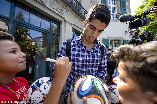 Chùm ảnh: Luis Suarez trước và sau phiên kháng cáo án phạt 4 tháng ảnh 6