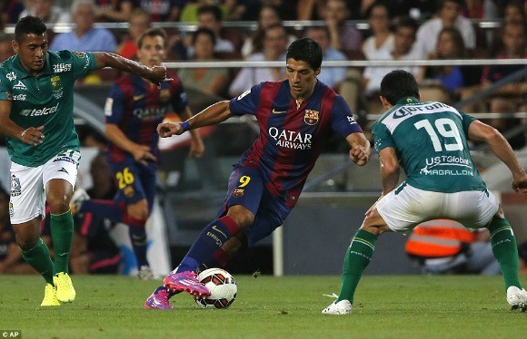 Suarez lu mờ trước sao trẻ Barcelona B trong trận ra mắt ảnh 2