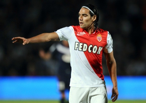 Liverpool bạo chi để mua 2 "họng súng" Balotelli và Radamel Falcao? ảnh 1