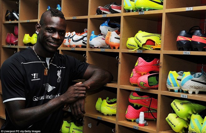 "Siêu quậy" Balotelli chính thức trở thành một "Quỷ Đỏ" vùng Merseyside ảnh 6