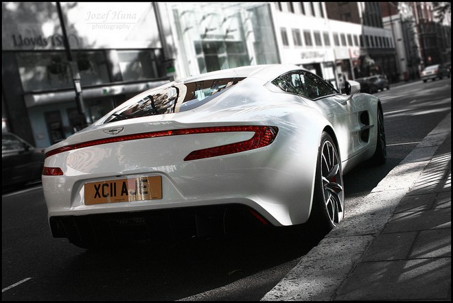 Chiêm ngưỡng Aston Martin One-77 trắng tuyệt đẹp ở London ảnh 4