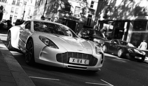 Chiêm ngưỡng Aston Martin One-77 trắng tuyệt đẹp ở London ảnh 1