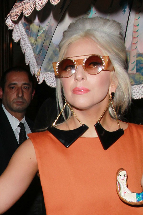 Lady Gaga: Che ô ngay cả khi đang ở trong nhà ảnh 1