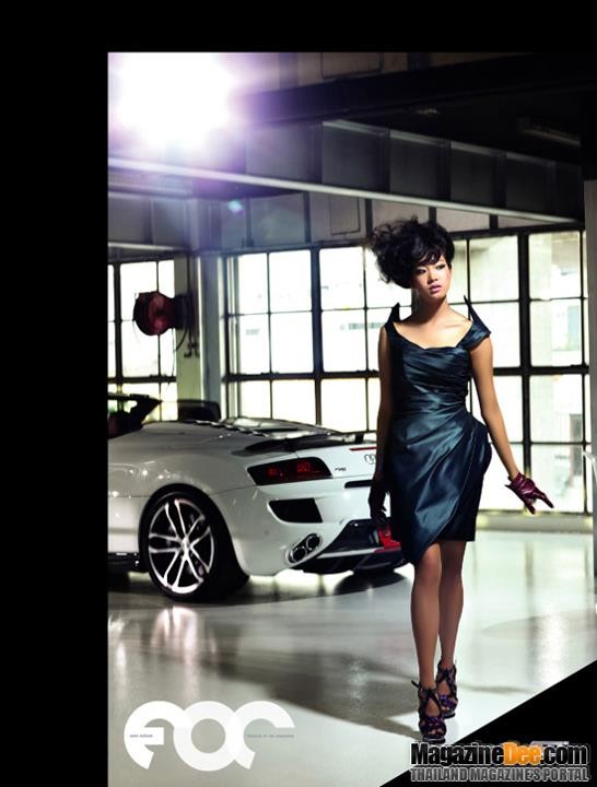 Nóng bỏng "cặp đôi hoàn hảo" Pim Hongsapan và Audi R8 Spyder ảnh 2