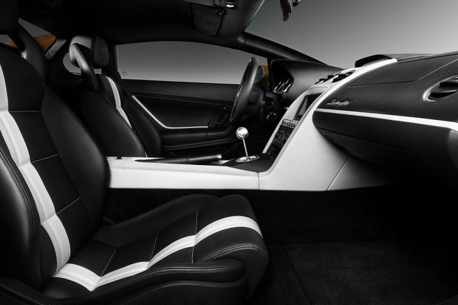 Lamborghini Gallardo LP550-2 sẽ đánh bại Porsche 911 ? ảnh 5